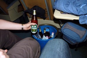 Na 700 km dlouhý noční přejezd vlakem je dobré se pivem předzásobit