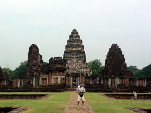 Podobnost Prasat Hin Phimai s Angkor Watem je do očí bijící