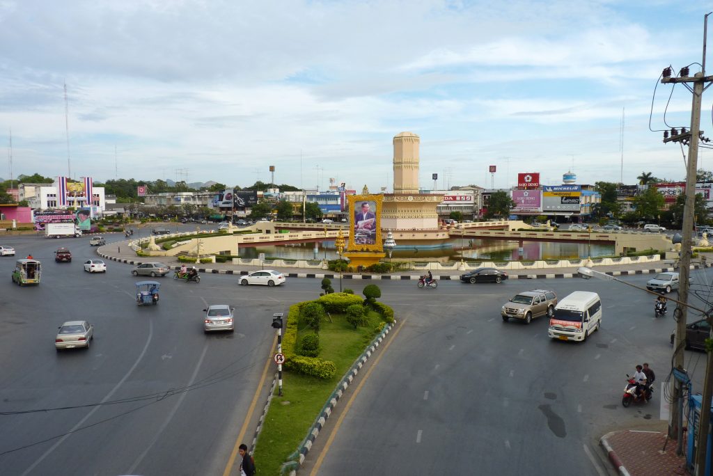 Lopburi - kulťák za železnicí