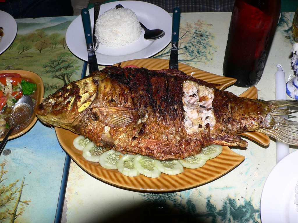 Khao Sok 2005 - hlavní chod pečená ryba